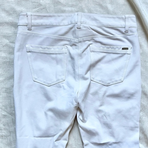 White House Black Market White Skinny Jeans with Zipper Pockets - Picture 4 of 9